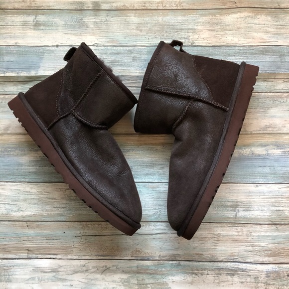 Ugg CLASSIC MINI BOMBER BOOT  men’s shoes - Picture 2 of 8